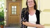 Birgit Ahlgren arbetar med par både i förebyggande syfte och i krissituationer. Här står hon utanför sin arbetsplats på Stadsmissionen i Linköping. 
FOTO: ROBERT SVENSSON