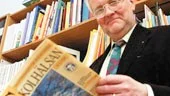 Jan Tenstam, nypensionerad skolöverläkare, har sammanfattat sina erfarenheter från skolhälsovården. En slutsats han drar är att det behövs mer elevvårdspersonal.
FOTO: JANNE FORSBY
