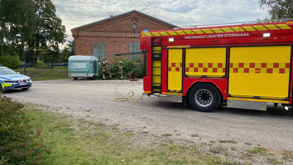 En brand startade  i en husvagn på Visholmen, under måndagseftermiddagen.