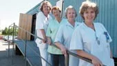 Ingmari Larsson, Anita Bjuhr, Lisbeth Löfman och Louise Philipsson stänger mammografivagnen för den här gången.
FOTO: TITTI OLOVSSON