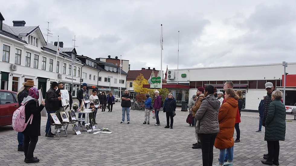 Mahsa Amini dog 22 år gammal. Demonstrationen i Boden på Centrumtorget samlade en del åhörare.