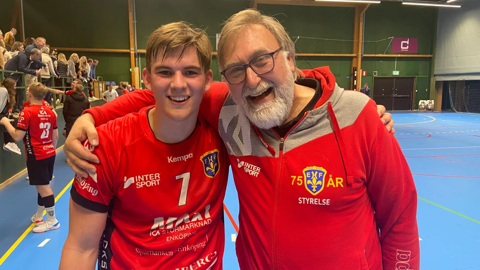 Superlöftet Arvid Boquist och tidigare ordföranden Peter Wallin i EHF prisades med stipendier på 3 000 kronor vardera från Ossis minnesfond.