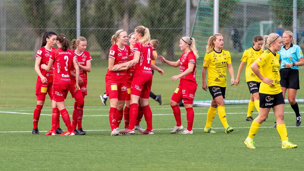 Gusk deppar efter ett av Bergdalens mål.