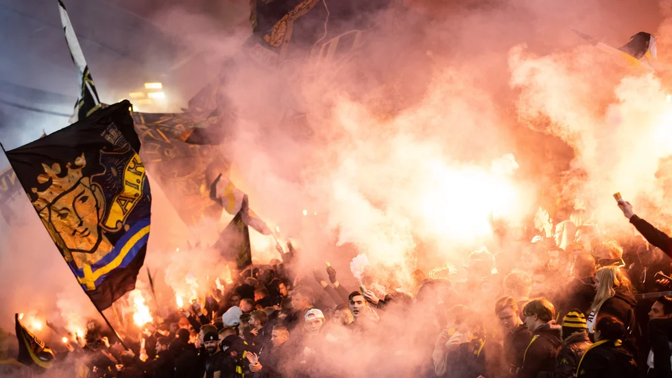 AIKs supportrar under gårdagens allsvenska fotbollsmatch.