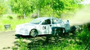 Håkan Holmqvist, Gestrike RT, vann en deltävling när Back-SM kördes på Himmelstalund i helgen. Han leder rallycrossklassen totalt efter fyra deltävlingar. 
FOTO: OLA AXMAN