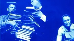 Sven Wernström, Bo Setterlind och Siv Widerberg vid biblioteksaktionen i Stockholm 1969, den bild som utgör omslaget på boken Tack för lånet!