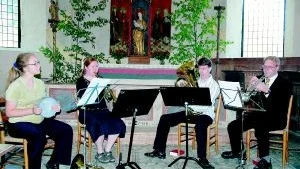 Variationsrikt program. Brasskvartetten Quartett K bjöd på ett variationsrikt program i Sankta Maria kyrka i lördagskväll. Från vänster: Sofia Nygren, Suzanne Larsson, Martin Marklund och Joel Samuelsson.