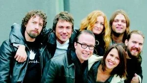 Kompmusikerna som kommer fram i rampljuset. Hovet, från vänster: Staffan Andersson, Johan Persson, Norpan Eriksson, Anna Stadling, Idde Schultz, Josef Zackrisson och Jens Back. 
FOTO: PRESSENS BILD