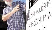 Igår var det 58 år sedan atombomben fälldes över Hiroshima. Anders Torpel från Norrköpings Fredsförening hedrade minnet med en manifestation på Drottninggatan.
FOTO: ROBERT SVENSSON