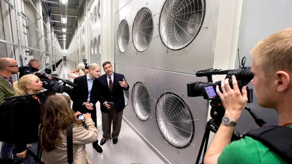 Facebook bygger ett av världens största datacenter – i Luleå. Bilden är från invigningen.  Arkivbild.