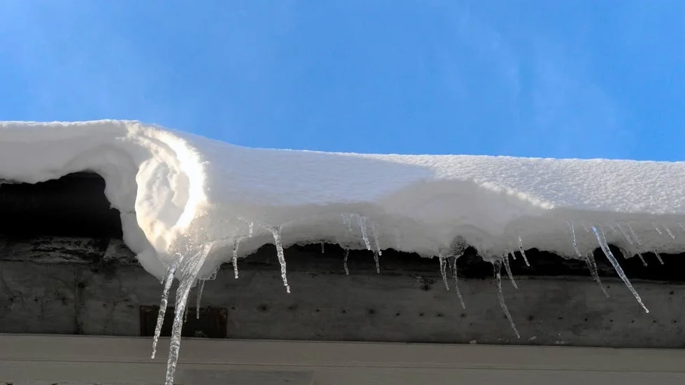 En matbutik i Boden har stängts eftersom taket riskerar att rasa in till följd av de stora snömängder som samlats på taket. Arkivbild.