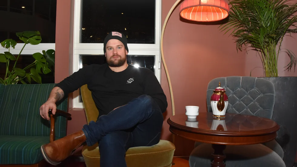 André Edlund, har drivit At's krog i ett halvår och tycker att de tagits emot väl av Luleåborna "Vi är jätteglada för det", säger han.