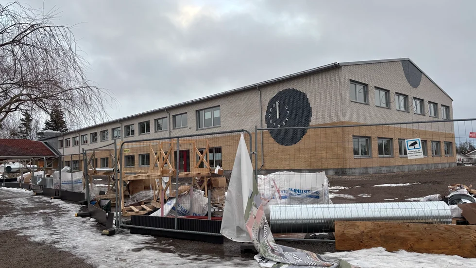 Den nybyggda skolan och renoveringen av den gamla förväntas kosta 160 miljoner.