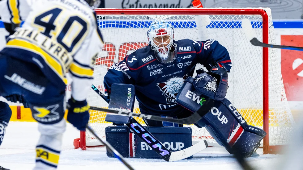 Linköpings målvakt Christian Heljanko under ishockeymatchen i SHL mellan Linköping och HV71.