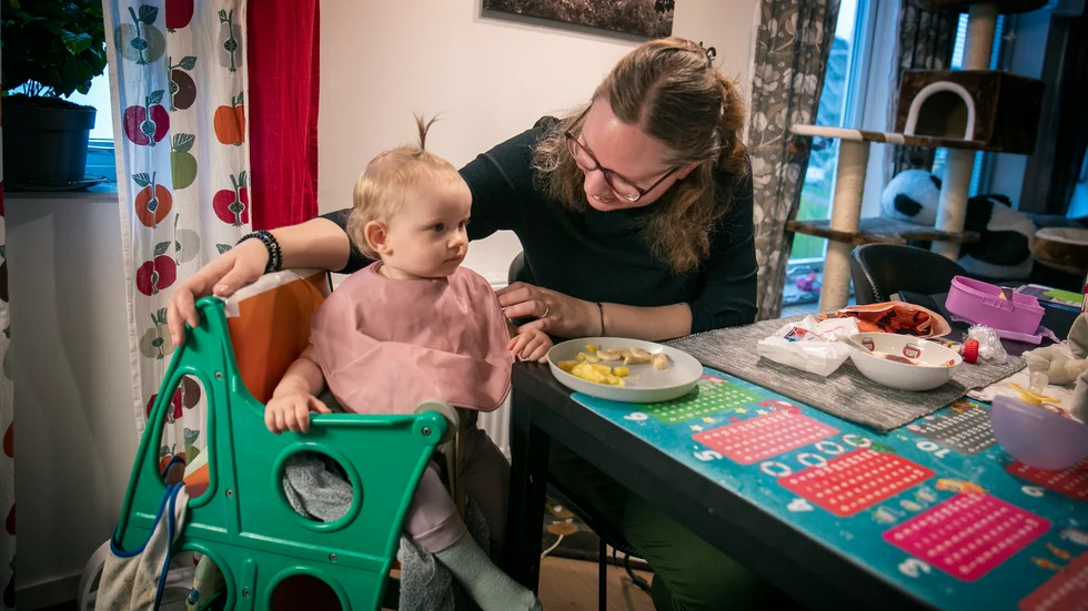 Mamma Annelie Eriksson Blok, med dottern Melizza Blok Holgersson som går på Grindstugan, vill att ansvariga politiker svarar på hennes frågor.
