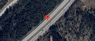 Stopp på E4 på grund av olycka med en personbil och en lastbil