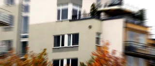 HSB sitter på dubbla stolar   