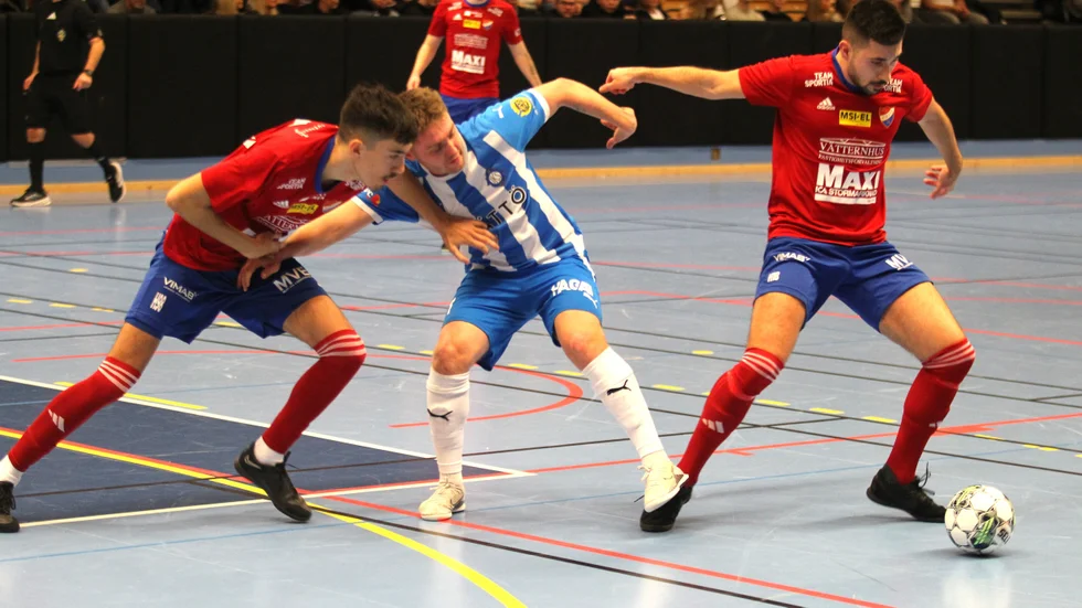 Boren cup 2025. Sleipners Jonatan Gren tampas med Borens Emil Civgin och Davor Jelic i finalen. Norrköpingslaget vann med 2-1 i sudden death inför publiken på tusen personer.