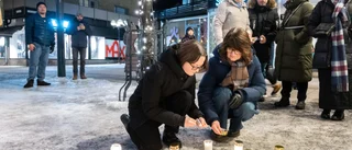 Linn, 26, kom och tände ljus: "En fruktansvärd händelse" 