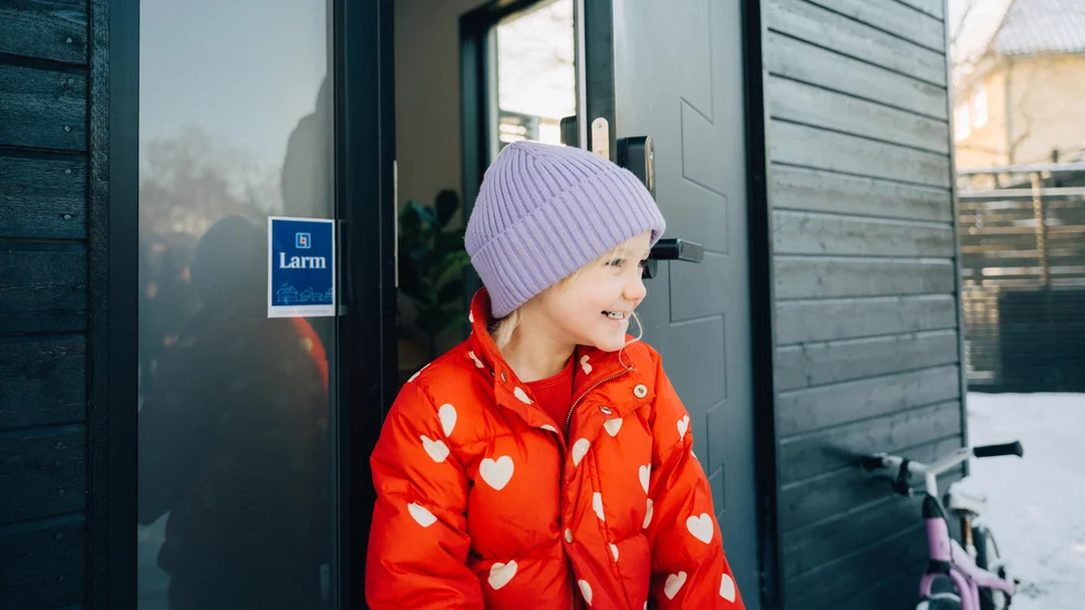 Alfs hemlarm ger ett prisvärt skydd utan dolda avgifter. Funktionen har ingen startavgift, bindningstid eller uppsägningstid.