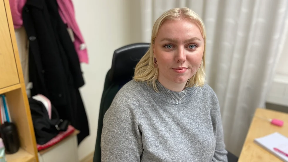 Lovisa Rosberg är är utbildad kriminolog och rättssociolog med inriktning mot skolsäkerhet. Nu arbetar hon som säkerhetsutvecklare i Eskilstuna kommun. 