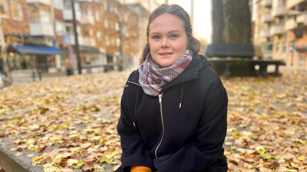 Amanda Lundberg Eriksson har återvänt till hemstaden Piteå igen och är ny verksamhetsutvecklare för Kvinnojouren Lillasyster. "Det känns jättebra, det är en stor ära att få vara jourens första anställda", säger hon.