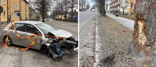 Kraschad bil övergiven mitt i stan: "Ska flyttas skyndsamt"