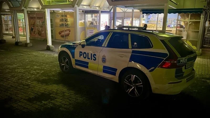 Polisen på plats vid busstationen på Luleå.