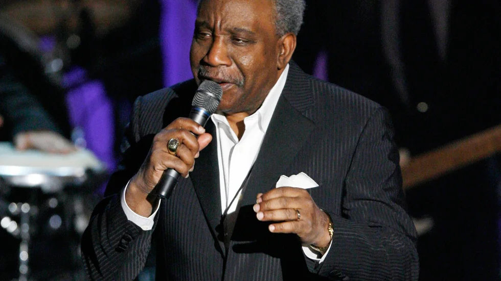 Jerry Butler framför "Only the strong survive" vid installationsceremonin för Rock and Roll Hall of Fame i Mars 2008. Arkivbild.