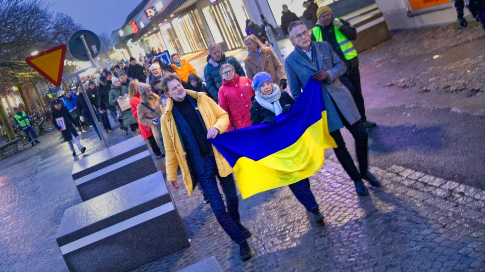 Regionfullmäktiges ordförande Håkan Onsjö (M), Camilla Knekta och tidigare riksdagsledamoten Lars Thomsson (C) gick i täten för marschen ner till Almedalen. Alla tre talade dessförinnan under manifestationen på Östercentrum.