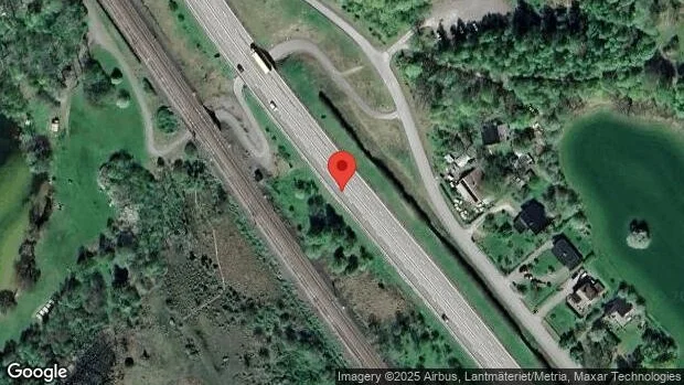 Stopp på väg 50 på grund av en singelolycka