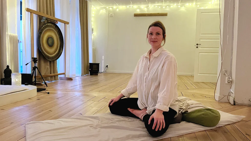 Barnmorskan och inflyttaren Nina Damberg startar gravidyoga i Västervik. Det var något hon själv saknade som gravid.