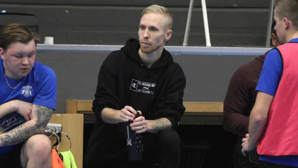 Joel Grape är ny huvudtränare i Öjebyns IBF. På måndagskvällen ledde han sitt första pass i Normalmia. 