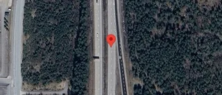 Havererad personbil stör trafiken på E4