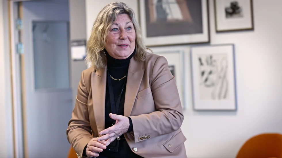På frågan om det har hänt något dråpligt på jobbet hittills svarar hon: "I går hälsade jag fel person välkommen på ett möte med mig. Det var lite så här 'hej, välkommen. Vad kul att se dig' och så var det inte rätt person. Det är svårt att lära känna folk, man har namn men man kanske inte kommer ihåg ansikten alla gånger".
Hur tacklar man det?
"Då får man skratta", säger hon.