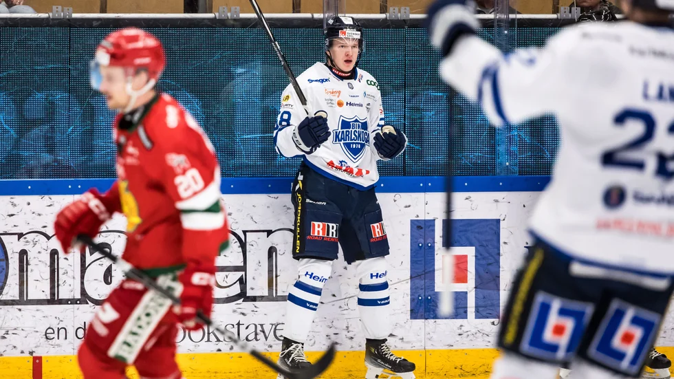 Carl Bruhn har spelat allsvenska matcher med BIK Karlskoga.