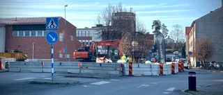 Tvärstopp i centrum – trafikanter tvingas köra runt