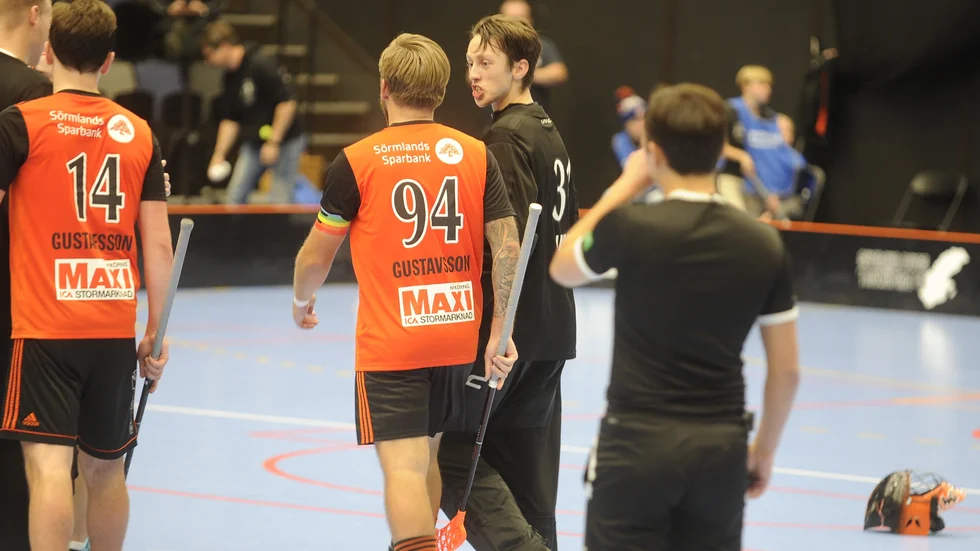 Chris Hauger höll nere siffrorna i den första perioden.