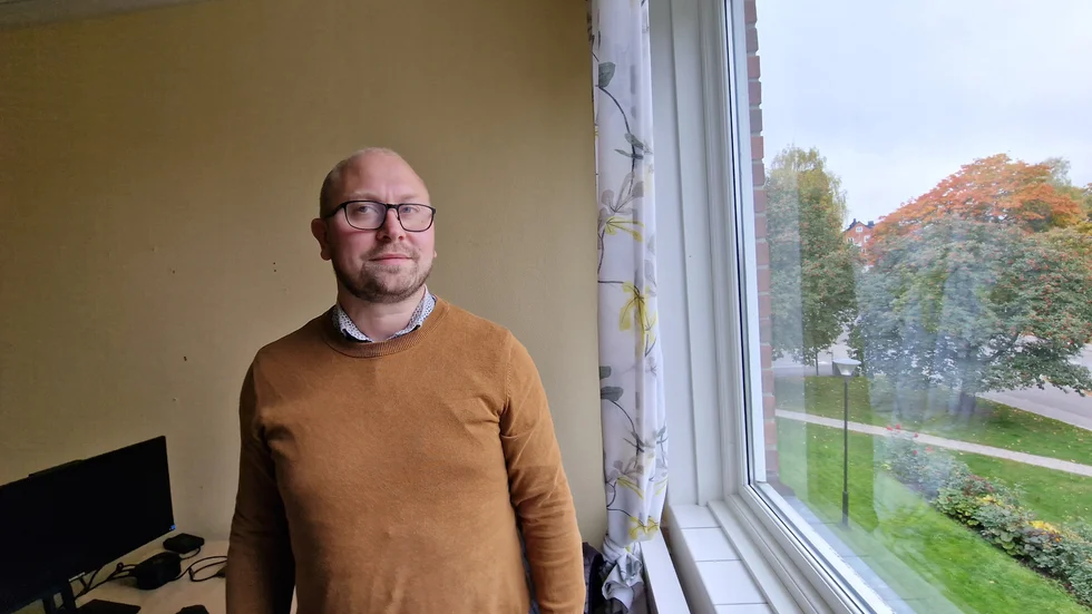 "Nu är mitt primära uppdrag att utveckla förvaltningen i den riktning som Jesper startat", säger Niklas Spets, VA-chef i Gnesta kommun som klivit in som tillförordnad samhällsbyggnadschef efter Jesper Berndt Dahl. 