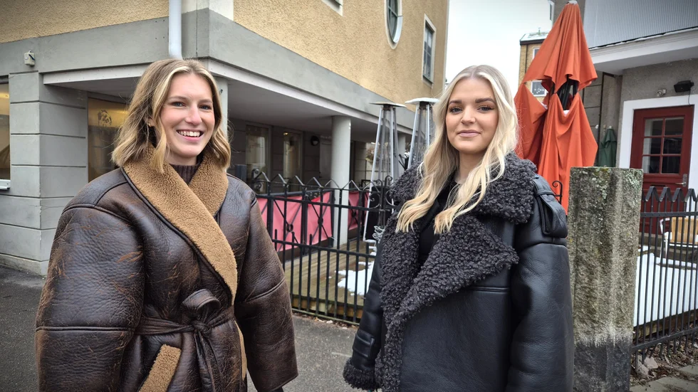 Linn Uhre och Maja Johansson har varit kollegor i fem år å samma salong. Nu öppnar de eget och tar över lokalen där Lollis Hårstudio varit. "Att vi känner varandra innan och utan både som kollegor och vänner är bara en styrka."