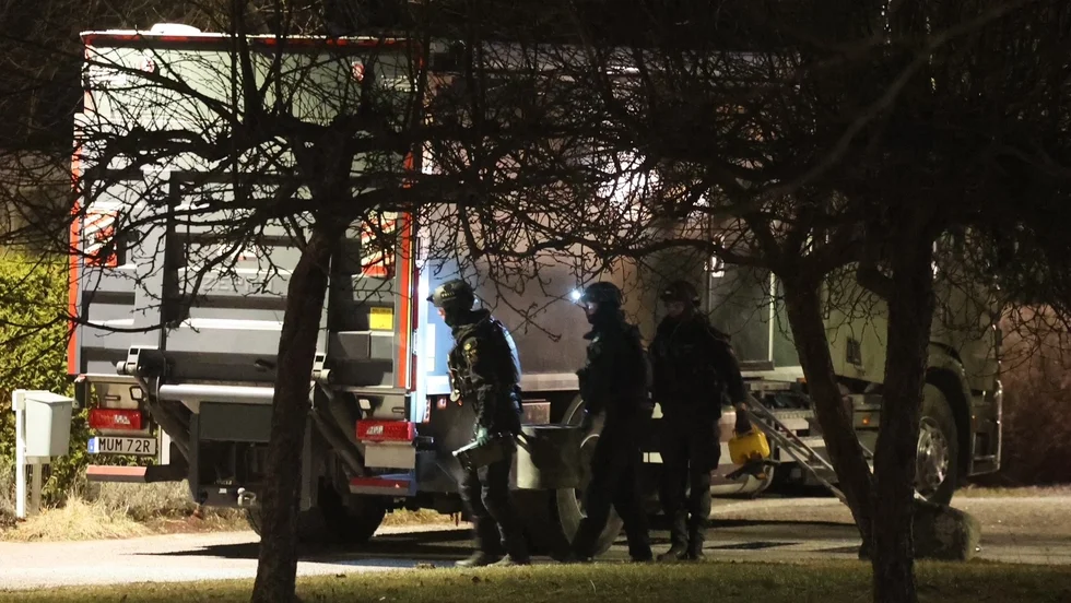 Bombskyddet på plats i Bålsta.