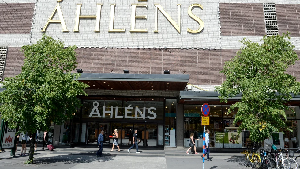 Åhléns återkallar overall för barn. Arkivbild