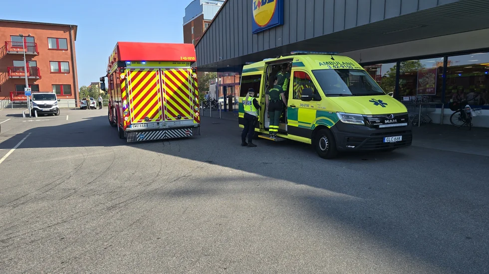 Påkörd person på parkeringen vid Lidl. 