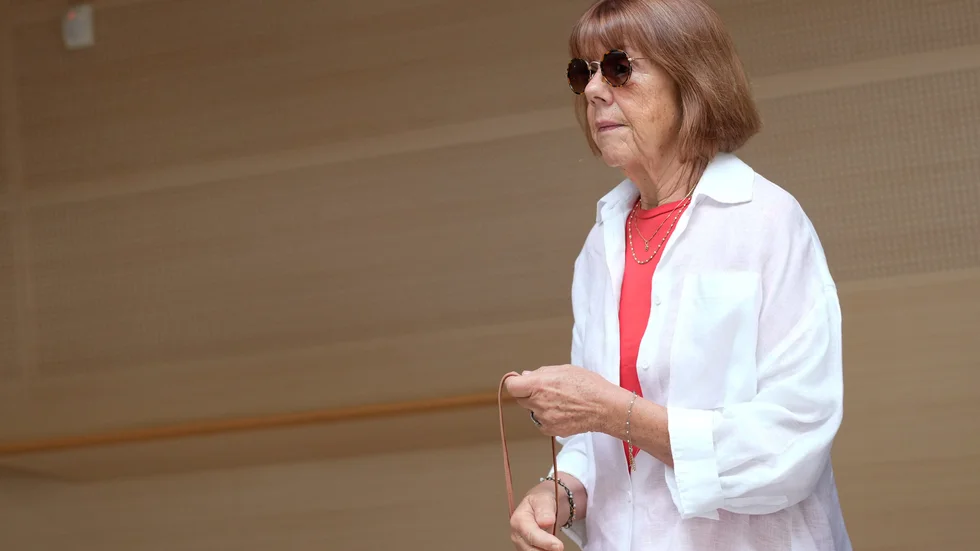 72-åriga Gisèle Pélicot anländer till domstolen i franska Avignon.