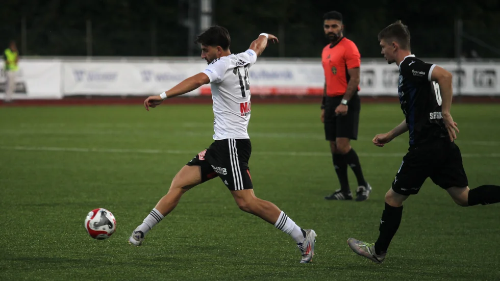 Motala AIF:s anfallare Granit Hana ger försvarsspelet cred för Maifs lyft. Efter detta mellanår siktar han högre nästa säsong i Maif. MVT sänder söndagens hemmamatch mot Vänersborgs FK då Maif kan ta femte raka hemmasegern i höst.