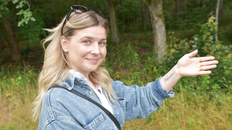 ”Jag är släktkär och hälsar gärna på hemma hos mina föräldrar som har en gård i Värmland”, säger Terése Larsson, till vardags valthornist i SON, och visar upp sin tatuering.