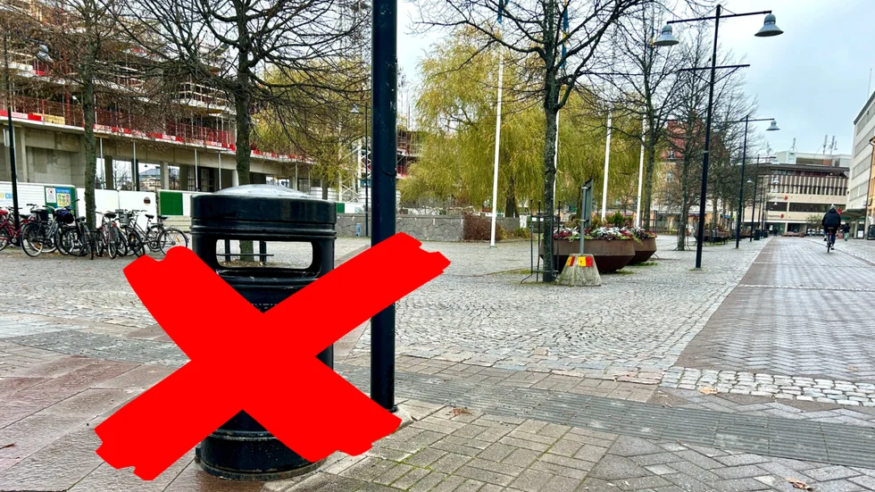 Tiden för vanliga papperskorgar är snart förbi på flera allmänna platser, bland annat på Stortorget i Katrineholm. Orsaken är nya regler kring insamling av avfall. 