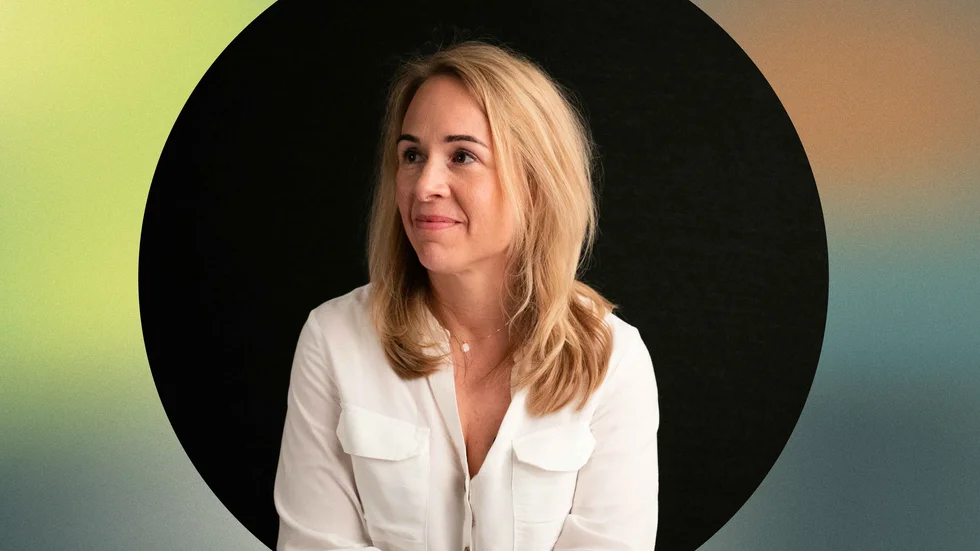 Elin Andersson föddes med en obotlig ögonsjukdom. I november kommer hon till kulturhuset för att prata om att leva livet, trots att synen försämras för varje år.