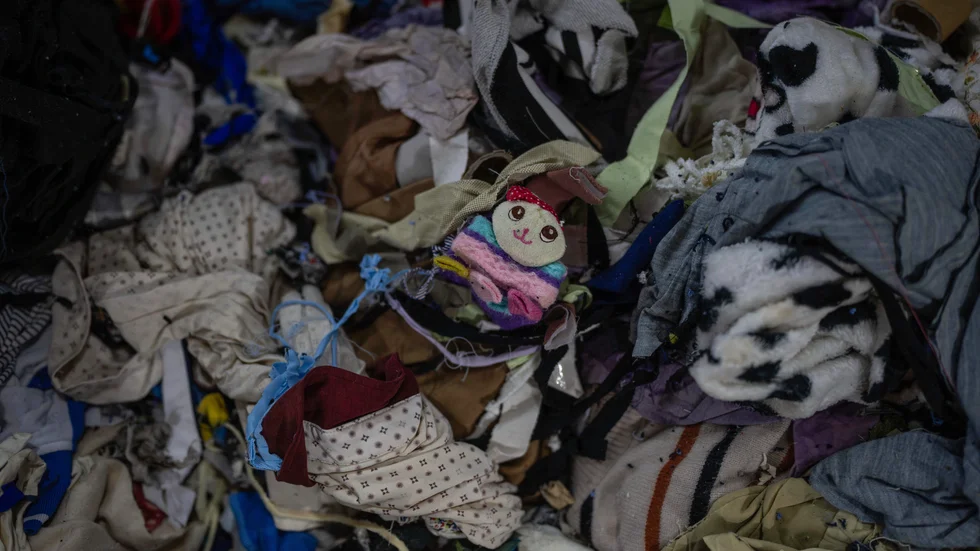 Kläder och hemtextil ska kastas separat från årsskiftet. Arkivbild.