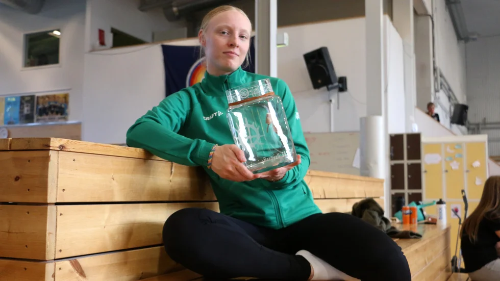 Linnea Åberg prisades med en så kallad "Bergvall" när Anatoli Cup avgjordes i helgen. Priset är uppkallat efter Elin Bergvall som avled i februari 2018. "Hon var en superbra kompis", minns Linnea varmt.